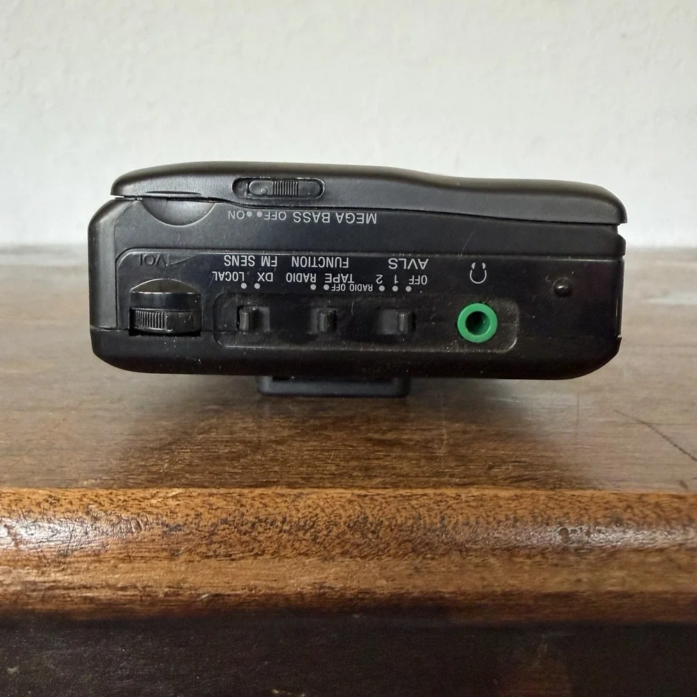 Vintage Sony Walkman WM-FX403 FM/AM Radio Works Cassette Untested